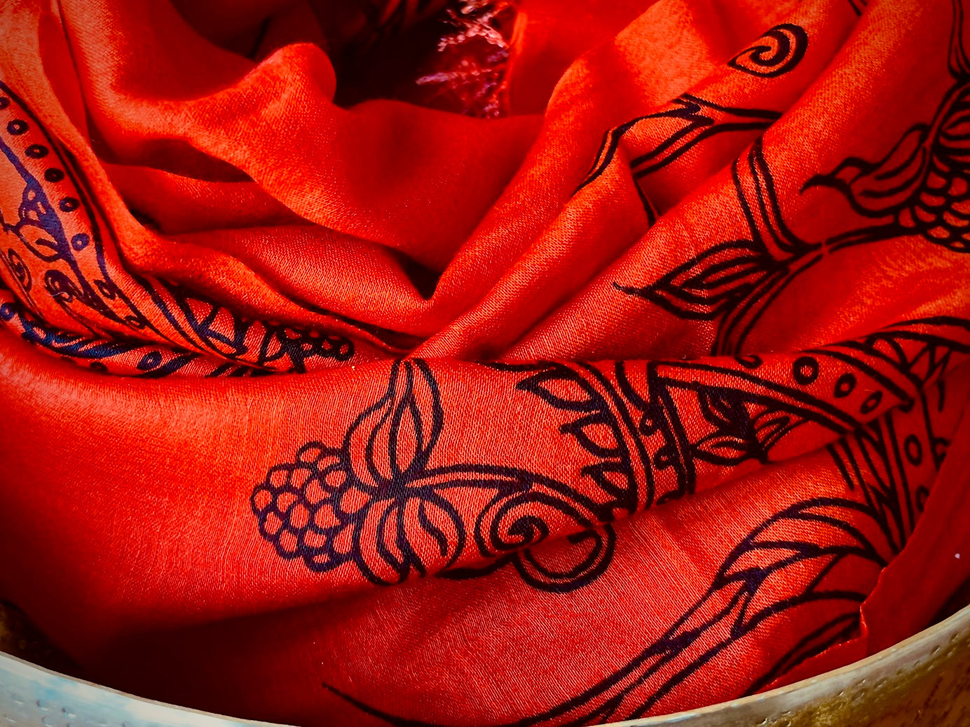 #color_chilli-orange / black