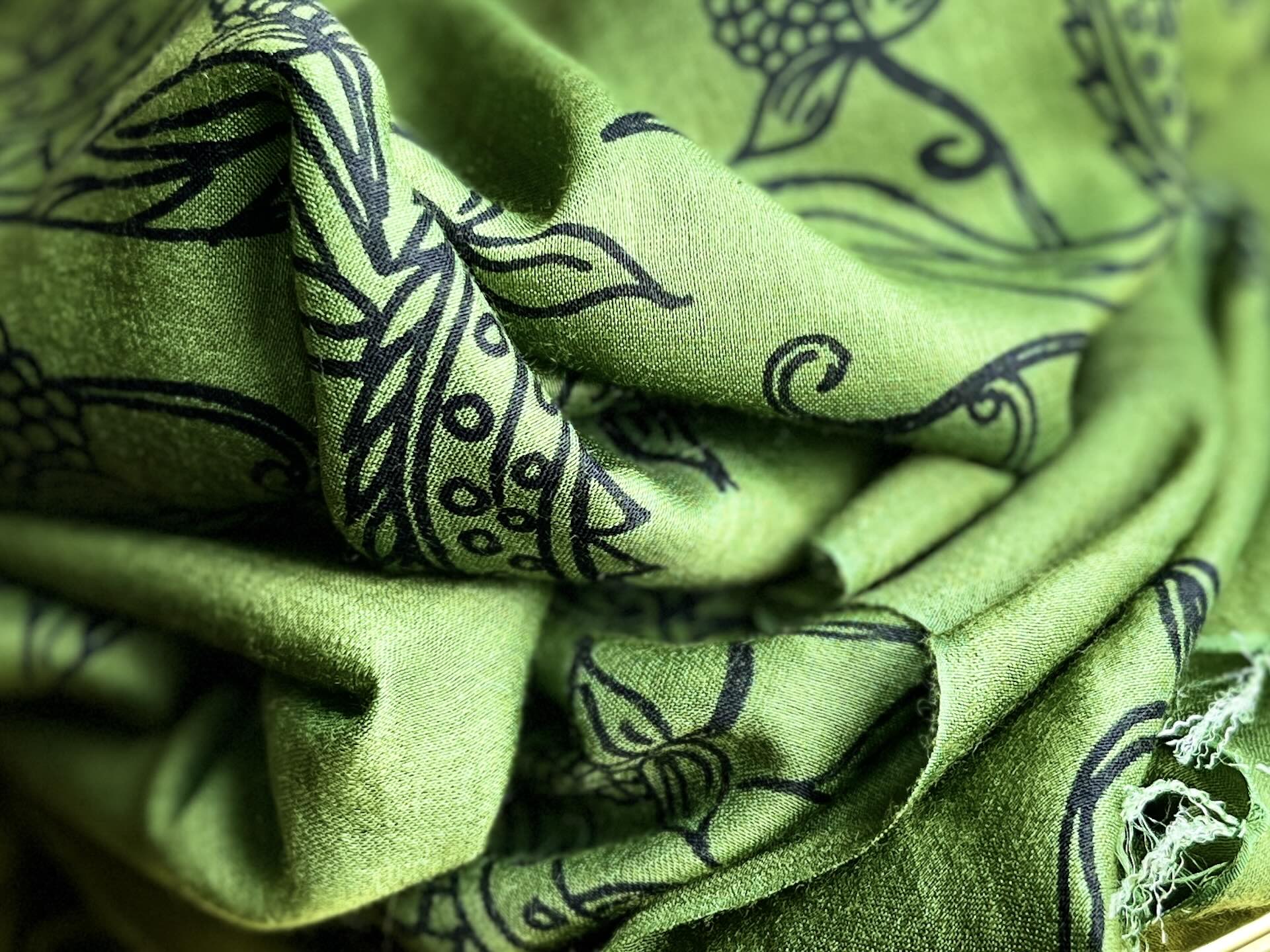 #color_olivegreen / black