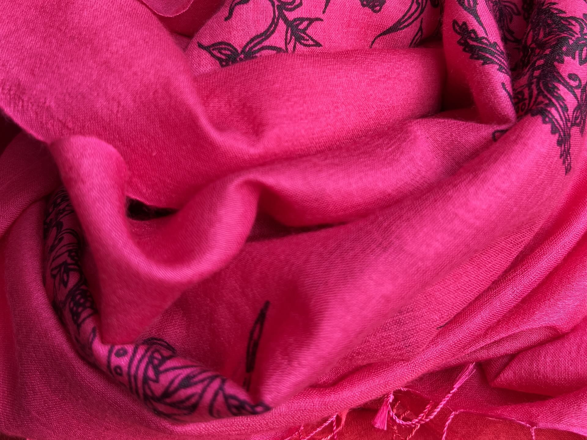 #color_indian-pink / black