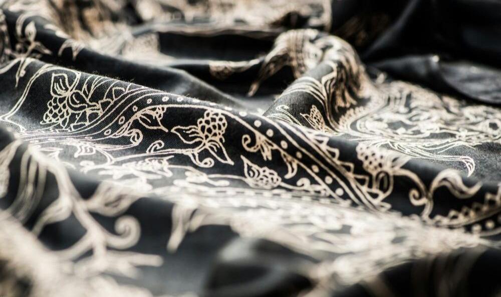 Black Paisley Scarf #color_black / taupe